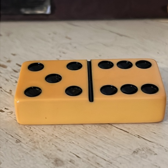 Vintage butterscotch Bakelite dominoes - Picture 2 of 3